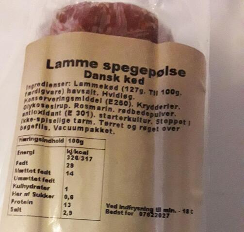 Lammespegepølse med hvidløg